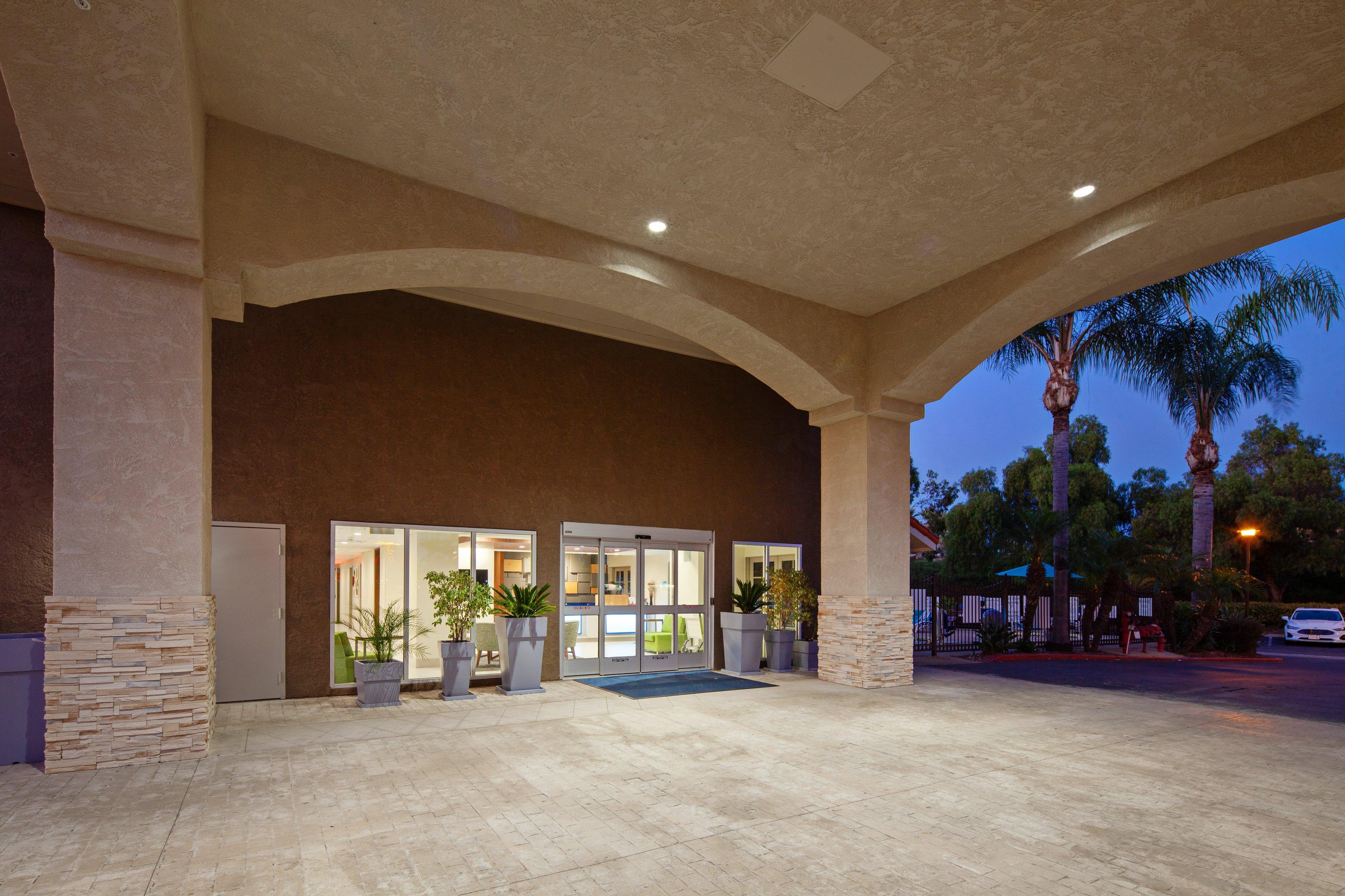 Holiday Inn Express Hotel & Suites San Diego-Escondido By Ihg Eksteriør bilde